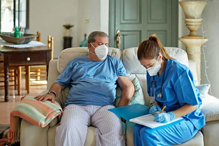 پرستار بیمار خانگی